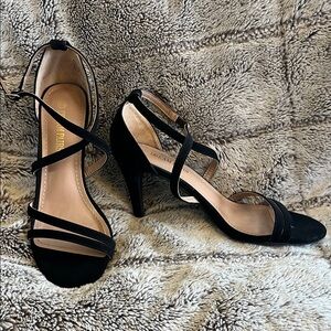 Dream Pairs Black and Tan Strappy Heels